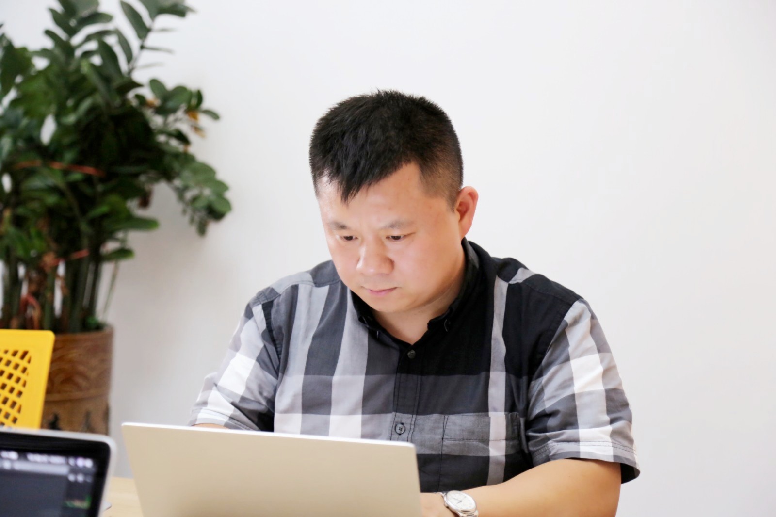 CEO黄钰群.jpeg CEO黄钰群.jpeg